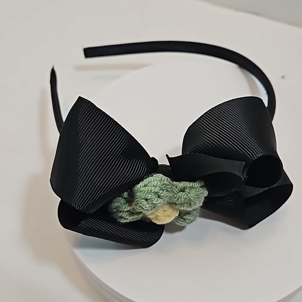 Hand Crafted Black Bow Hairband Hand Knit Crochet Green Puffy Flower Feminine - Picture 8 of 17